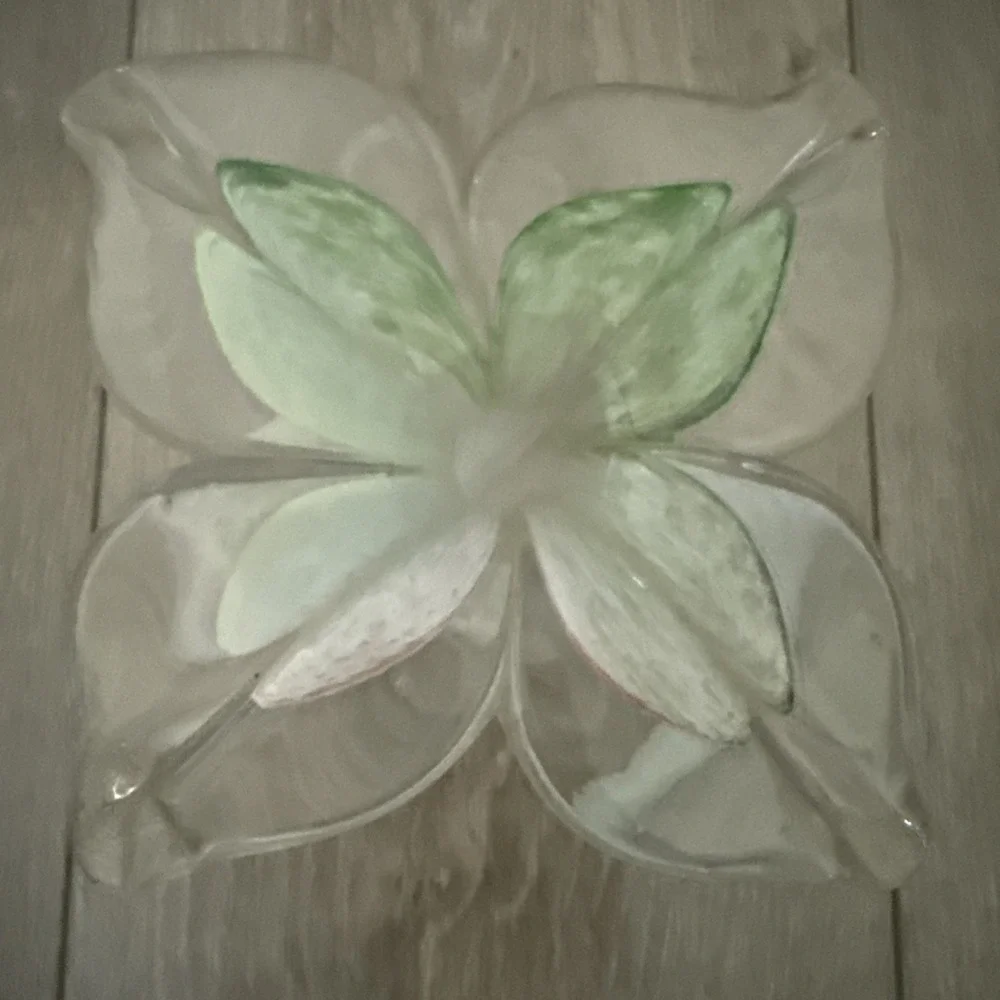 Hand Blown Art Glass 4 Petal Flower With‎ Curly Stem Light Green Murano Style